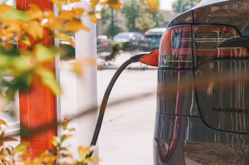 LA UPV/EHU LIDERA UNA TECNOLOGÍA QUE TRANSFORMA COCHES ELÉCTRICOS EN FUENTES DE ENERGÍA